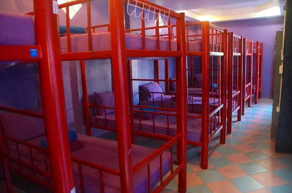 Above & Beyond Hostel Баан Тай Экстерьер фото